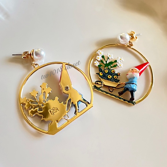 Les Nereides Flower Picking Drop Earrings - Picture 7 of 7